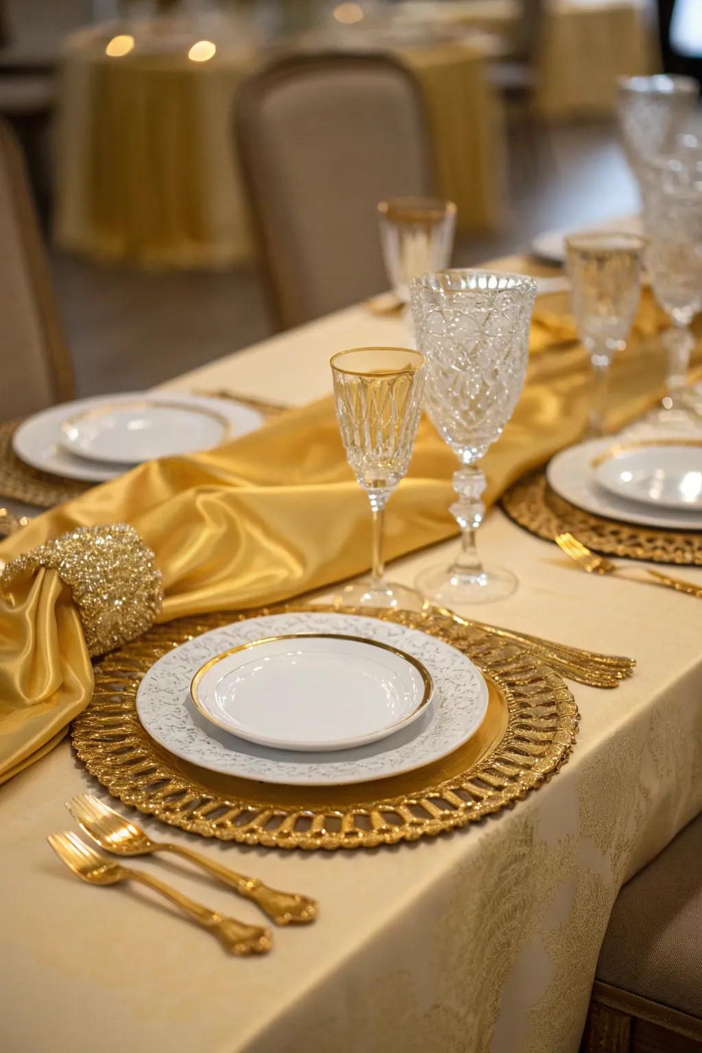 Rich satin runners add a touch of luxury to your prom table.