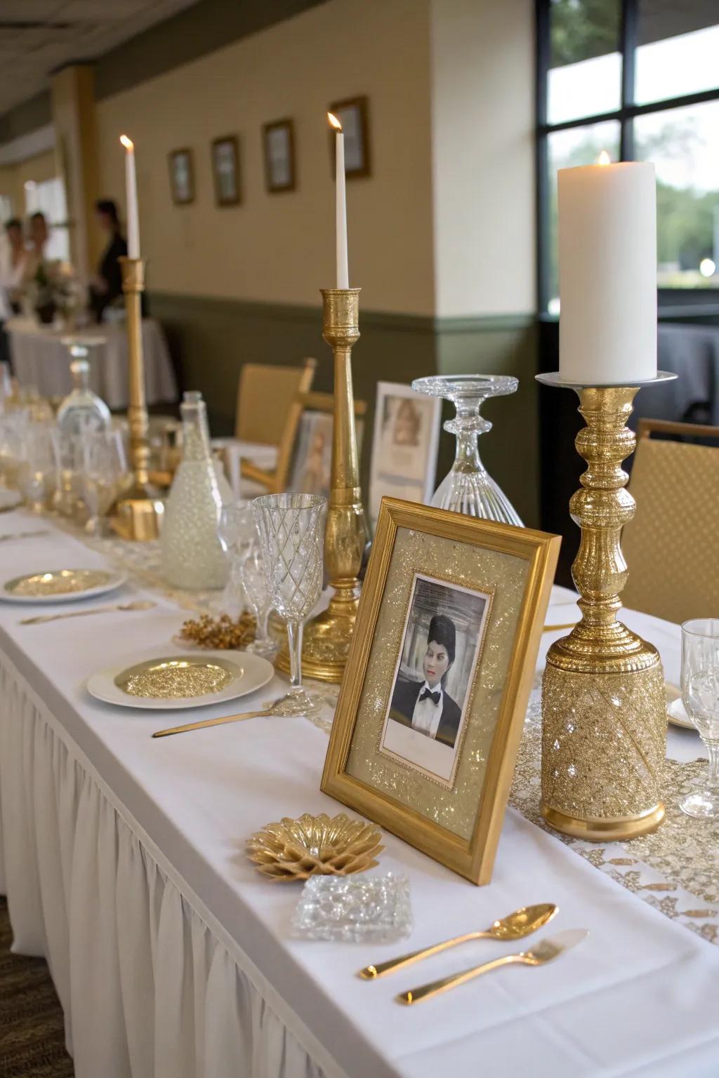 A Gatsby-inspired theme adds 1920s glamour to your prom.