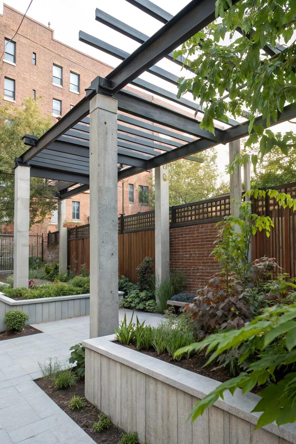 This pergola has a chic, urban edge thanks to its stylish industrial design elements.