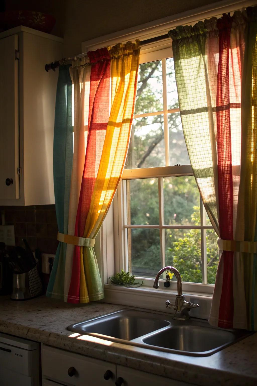 Attractive short curtains inject color and a feeling of warmth into the kitchen.