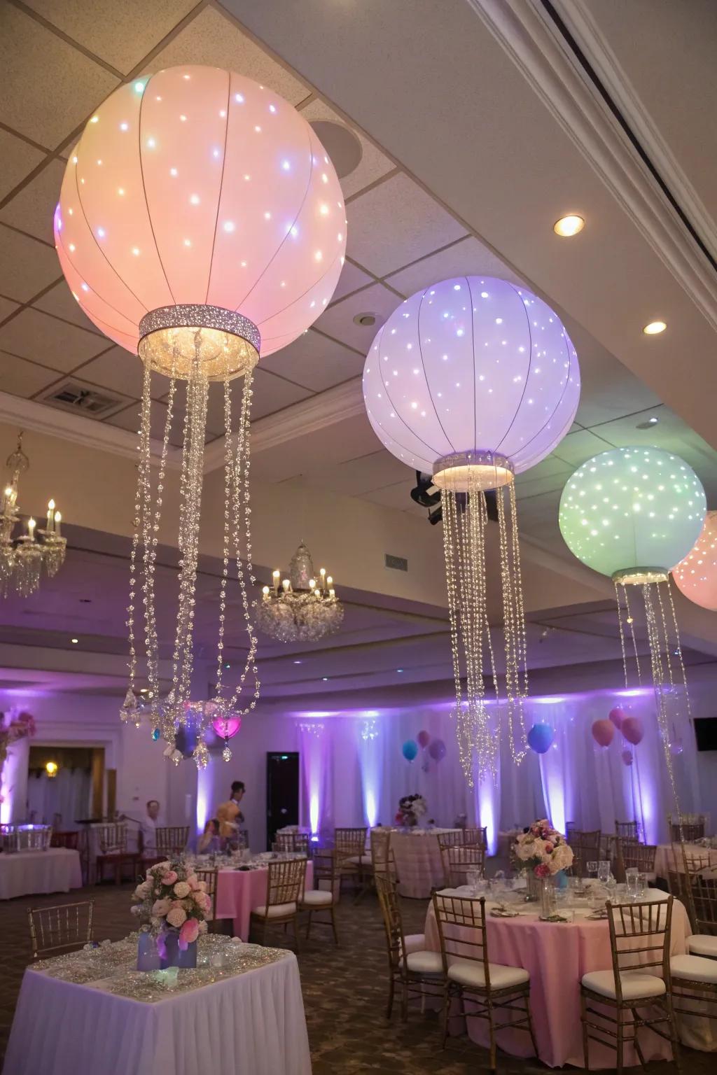 Balloon chandeliers impart a note of fantasy to the venue.