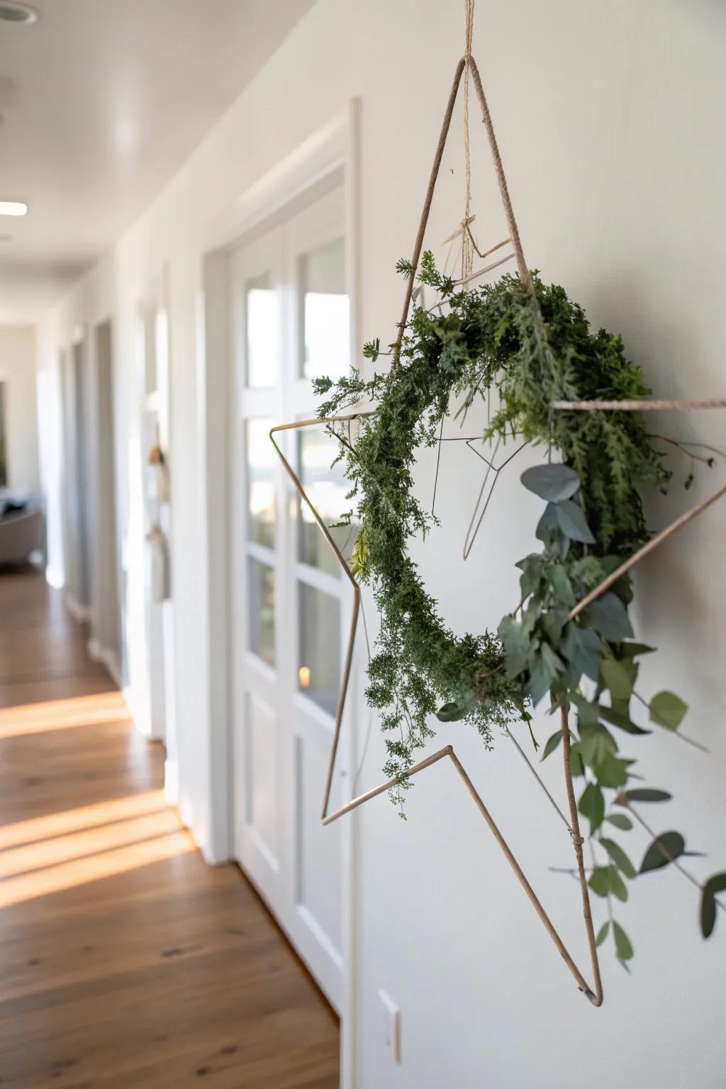 An elegant eucalyptus star wreath for a fresh ambiance.